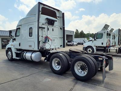 Used 2020 Freightliner Cascadia Detroit Diesel DD15 Semi Truck with Sleeper Cab for sale #228259 - photo 2