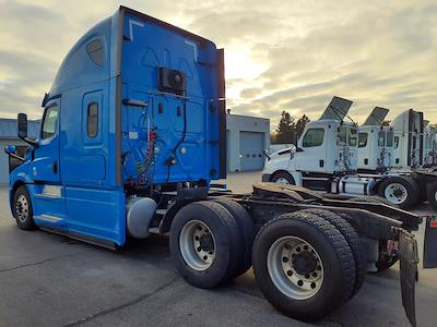 Used 2020 Freightliner Cascadia Detroit Diesel DD15 Semi Truck with Sleeper Cab for sale #242606 - photo 2
