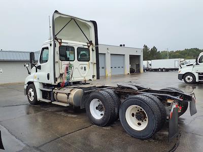 Used 2018 Freightliner Cascadia Detroit Diesel DD15 Semi Truck for sale #684515 - photo 2