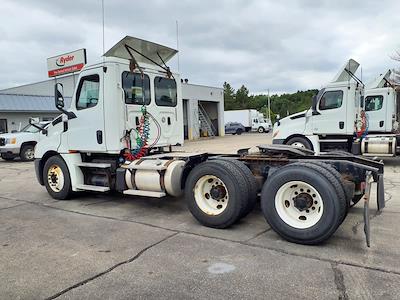 Used 2018 Freightliner Cascadia Cummins X15 Semi Truck for sale #748650 - photo 2
