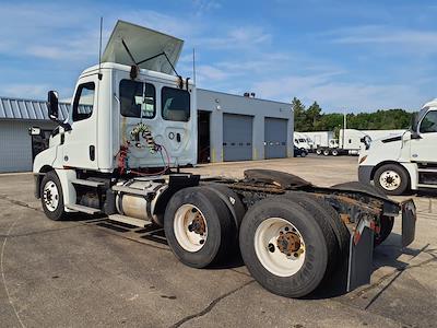 Used 2020 Freightliner Cascadia Detroit DD13 Semi Truck for sale #885218 - photo 2