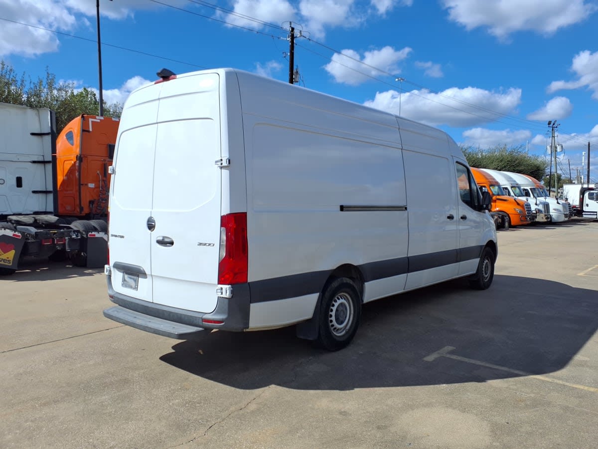 Used 2020 Freightliner Sprinter 2500 - photo 4