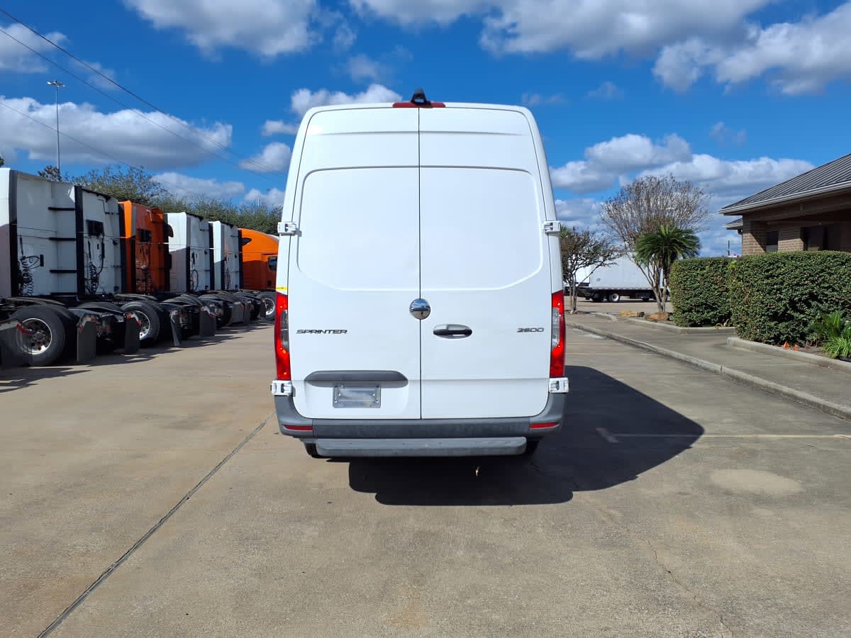 Used 2020 Freightliner Sprinter 2500 - photo 5
