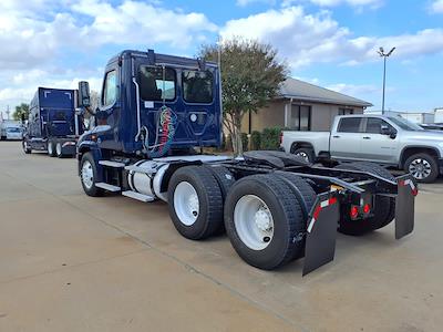 Used 2016 Freightliner Cascadia Detroit DD13 Semi Truck for sale #658413 - photo 2