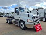 Used 2016 Freightliner Cascadia Cummins ISX Semi Truck for sale #662977 - photo 4
