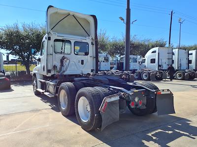Used 2017 Freightliner Cascadia Detroit Diesel DD15 Semi Truck for sale #679287 - photo 2