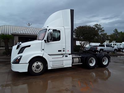 Used 2017 Volvo VNL Volvo D13 Semi Truck for sale #680494 - photo 1