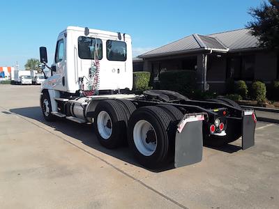 Used 2018 Freightliner Cascadia Detroit DD13 Semi Truck for sale #685227 - photo 2