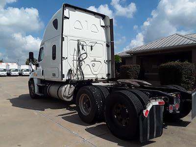 Used 2018 Freightliner Cascadia Cummins X15 Semi Truck with Sleeper Cab for sale #771384 - photo 2