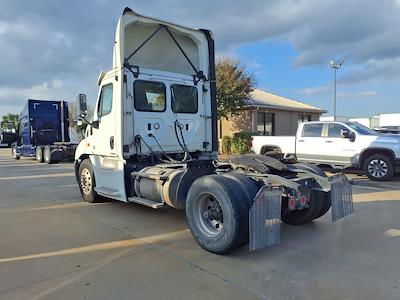 Used 2019 Freightliner Cascadia Detroit DD13 Semi Truck for sale #795274 - photo 2