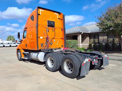 Used 2019 Freightliner Cascadia Detroit Diesel DD15 Semi Truck with Sleeper Cab for sale #807263 - photo 2
