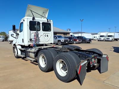 Used 2020 Freightliner Cascadia Detroit Diesel DD15 Semi Truck for sale #894255 - photo 2