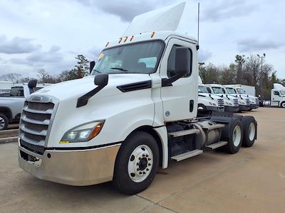 Used 2020 Freightliner Cascadia - photo 1