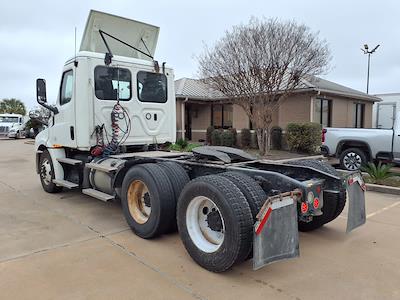 Used 2020 Freightliner Cascadia Detroit Diesel DD15 Semi Truck for sale #894325 - photo 2