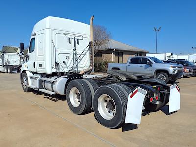 Used 2020 Freightliner Cascadia Detroit DD13 Semi Truck with Sleeper Cab for sale #894779 - photo 2