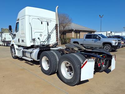 Used 2020 Freightliner Cascadia Detroit DD13 Semi Truck with Sleeper Cab for sale #894780 - photo 2