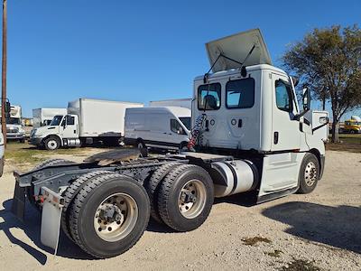 Used 2022 Freightliner Cascadia Detroit DD13 Semi Truck for sale #550733 - photo 2