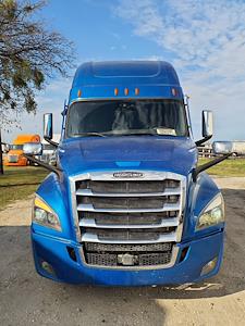 Used 2022 Freightliner Cascadia Detroit Diesel DD15 Semi Truck with Sleeper Cab for sale #569095 - photo 2