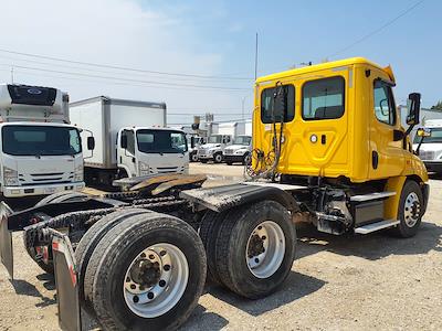 Used 2018 Freightliner Cascadia Detroit DD13 Semi Truck for sale #786521 - photo 2