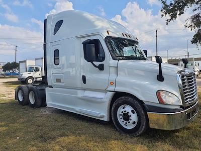 Used 2019 Freightliner Cascadia Detroit Diesel DD15 Semi Truck with Sleeper Cab for sale #813230 - photo 1
