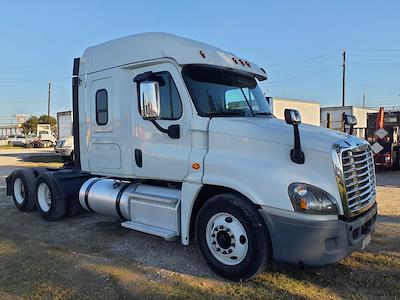 Used 2019 Freightliner Cascadia Detroit Diesel DD15 Semi Truck with Sleeper Cab for sale #828883 - photo 1