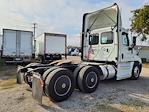 Used 2020 Freightliner Cascadia Detroit Diesel DD15 Semi Truck for sale #881067 - photo 2