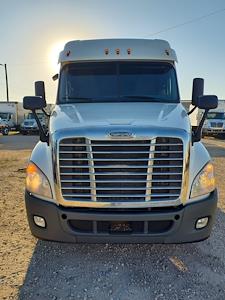 Used 2020 Freightliner Cascadia Detroit Diesel DD15 Semi Truck with Sleeper Cab for sale #884434 - photo 2