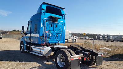 Used 2020 Freightliner Cascadia Detroit Diesel DD15 Semi Truck with Sleeper Cab for sale #244065 - photo 2