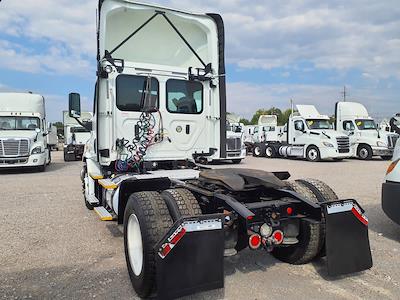 Used 2018 Freightliner Cascadia Detroit DD13 Semi Truck for sale #683727 - photo 2