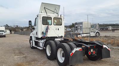 Used 2018 Freightliner Cascadia - photo 1
