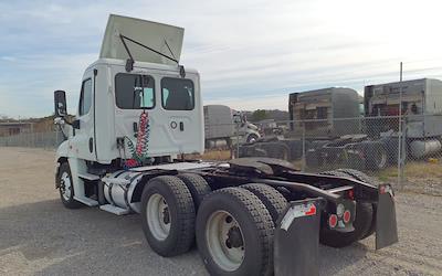 Used 2019 Freightliner Cascadia Cummins X15 Semi Truck for sale #863803 - photo 2