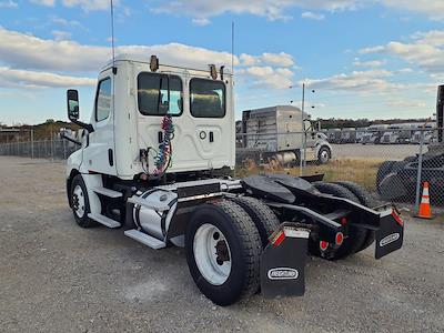 Used 2019 Freightliner Cascadia Detroit DD13 Semi Truck for sale #864366 - photo 2