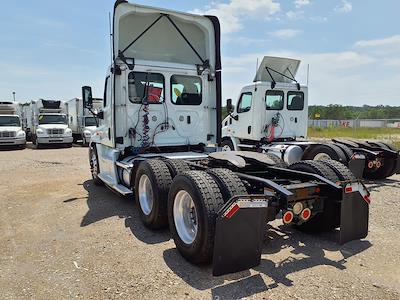 Used 2019 Freightliner Cascadia Detroit Diesel DD15 Semi Truck for sale #869529 - photo 2