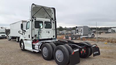 Used 2019 Freightliner Cascadia - photo 1