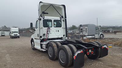 Used 2019 Freightliner Cascadia Detroit DD13 Semi Truck for sale #874462 - photo 2