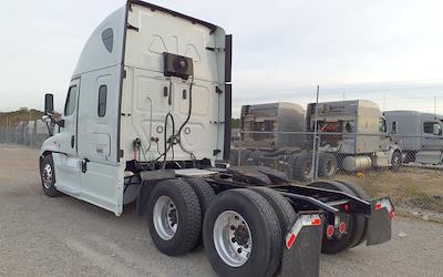 Used 2020 Freightliner Cascadia Detroit Diesel DD15 Semi Truck with Sleeper Cab for sale #875546 - photo 2