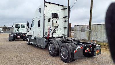 Used 2020 Freightliner Cascadia - photo 1