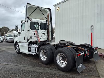 Used 2020 Freightliner Cascadia - photo 1