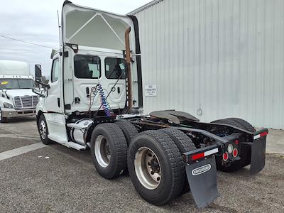 Used 2020 Freightliner Cascadia Detroit Diesel DD15 Semi Truck for sale #239922 - photo 2