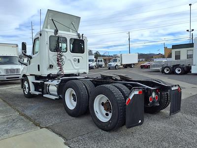Used 2020 Freightliner Cascadia Detroit DD13 Semi Truck for sale #243281 - photo 2