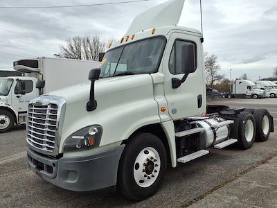 Used 2015 Freightliner Cascadia Cummins ISX Semi Truck for sale #312729 - photo 1
