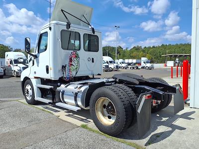 Used 2022 Freightliner Cascadia Detroit DD13 Semi Truck for sale #553133 - photo 2