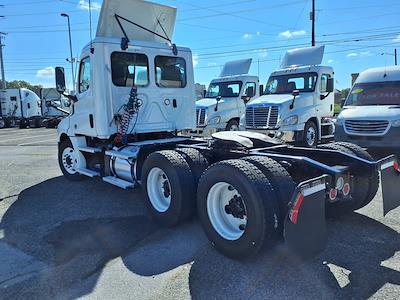Used 2022 Freightliner Cascadia Detroit DD13 Semi Truck for sale #553220 - photo 2