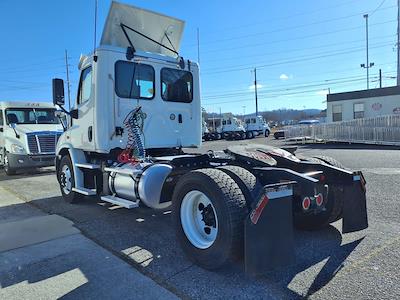 Used 2018 Freightliner Cascadia Detroit DD13 Semi Truck for sale #681480 - photo 2