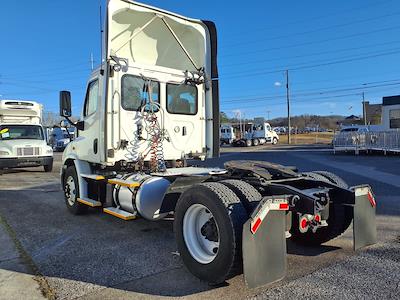 Used 2018 Freightliner Cascadia Detroit DD13 Semi Truck for sale #683710 - photo 2