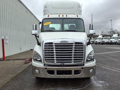 Used 2018 Freightliner Cascadia Detroit DD13 Semi Truck for sale #683711 - photo 2