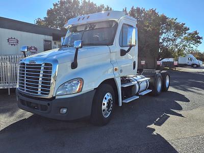 Used 2018 Freightliner Cascadia Detroit Diesel DD15 Semi Truck for sale #765517 - photo 1