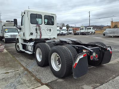 Used 2018 Freightliner Cascadia Detroit Diesel DD15 Semi Truck for sale #765523 - photo 2