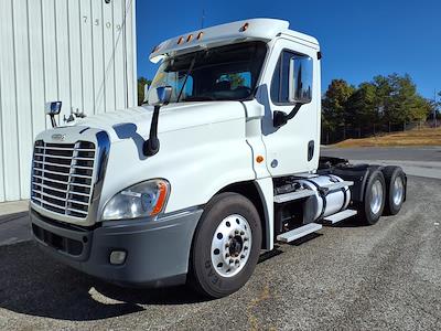 Used 2018 Freightliner Cascadia Detroit Diesel DD15 Semi Truck for sale #765524 - photo 1