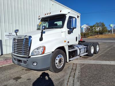 Used 2018 Freightliner Cascadia Detroit Diesel DD15 Semi Truck for sale #765529 - photo 1